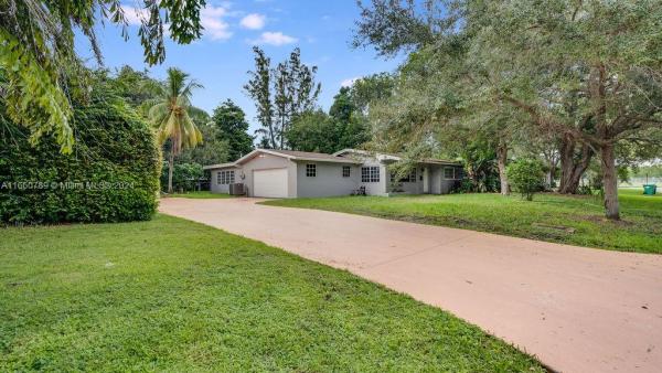 Palmetto Homesites, 7425 SW 126th St, Pinecrest, Florida 33156, image 1