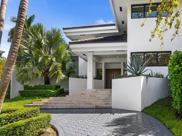 Cocoplum, 7239 E Lago Dr, Coral Gables, Florida 33143, image 1