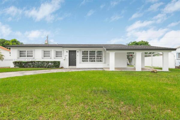 Heftler Homes, 10350 SW 44th St, Westwood Lakes, Florida 33165, image 1
