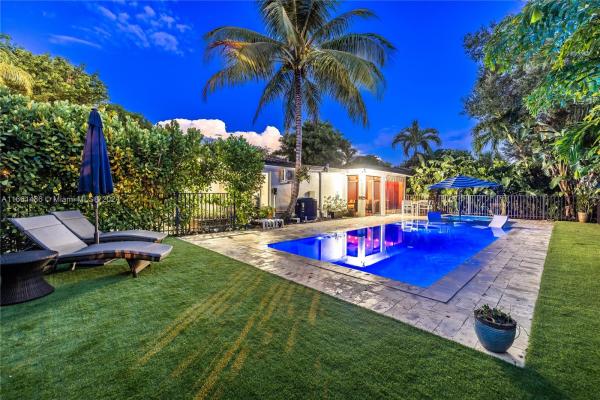 Berna Gilda, 902 NE 111th St, Biscayne Park, Florida 33161, image 1
