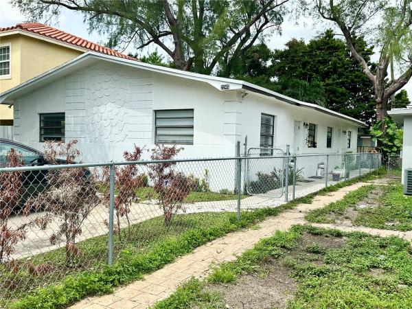 Liberia, 2245 Cody St, Hollywood, Florida 33020, image 1