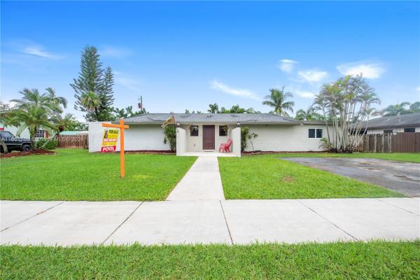 Pine Manor, 435 NW 18th St, Homestead, Florida 33030, image 1
