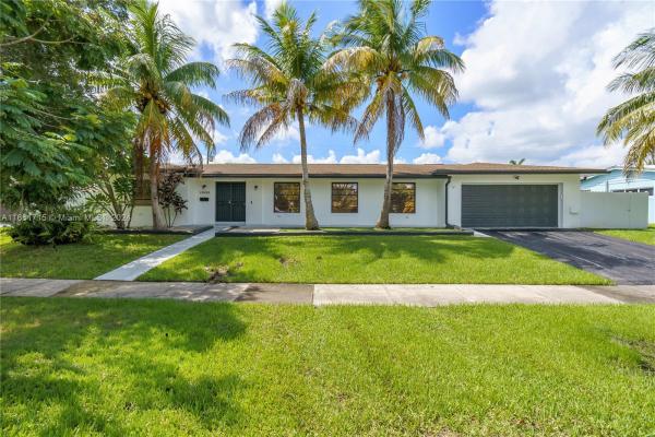 Palmetto Country Club Estates, 15640 Palmetto Club Dr, Palmetto Estates, Florida 33157, image 1