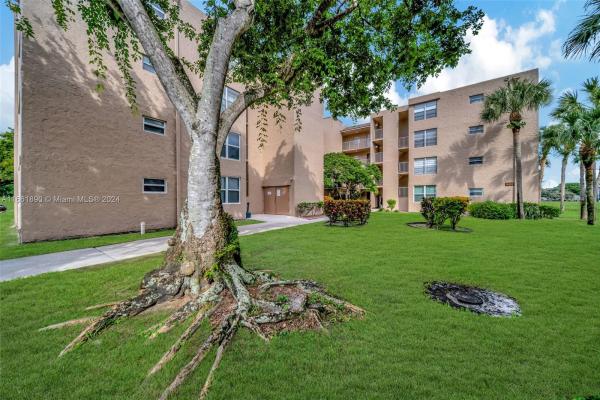 Tangerine Of Pine Island Ridge, 9410 Tangerine Pl #301, Davie, Florida 33324, image 1