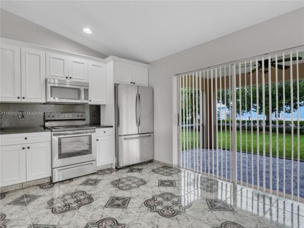 Cape Coral Residential, 912 SE 5th Pl, Cape Coral, Florida 33990, image 3
