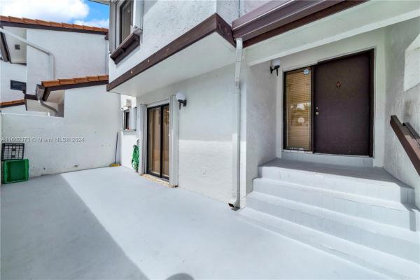 Villa Venezia, Tamiami, Florida 33184, image 1