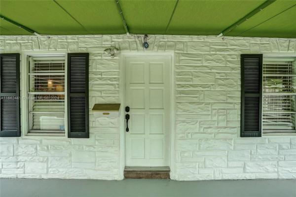 Bellevue Place, 935 NE 6th St, Pompano Beach, Florida 33060, image 1