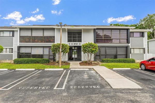 Lakeview At The Hammocks, 9721 Hammocks Blvd #108, The Hammocks, Florida 33196, image 1