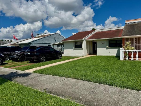 Grand Canal Homes, 9607 Grand Canal Dr #1, Fountainebleau, Florida 33174, image 1