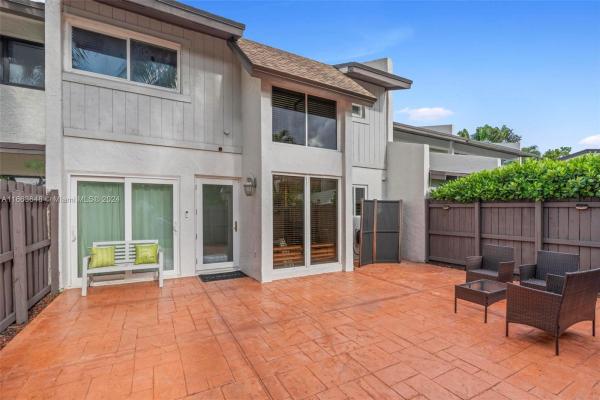 Snapper Creek Townhouses, 7017 SW 109th Ct, Kendall, Florida 33173, image 1