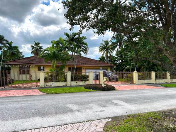 Miller Estates, 10512 SW 55th St, Westwood Lakes, Florida 33165, image 3