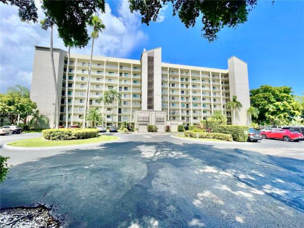 Le Club At Cypress Bend, 2205 S Cypress Bend Dr #204, Pompano Beach, Florida 33069, image 1