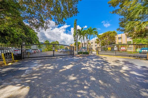 Palmetto Fairway, 15888 SW 95th Ave #212, Palmetto Estates, Florida 33157, image 1
