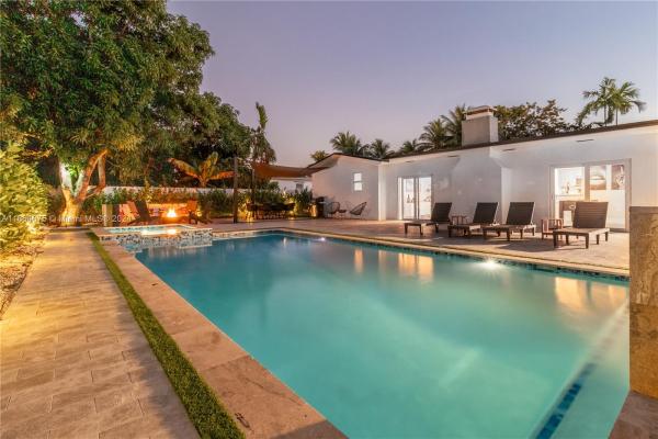 Biscayne Palms, 85 NE 164th St, North Miami Beach, Florida 33162, image 1