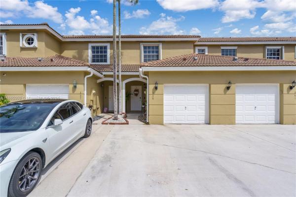 Pelican Pointe, 339 SW 121st Ave, Pembroke Pines, Florida 33025, image 1