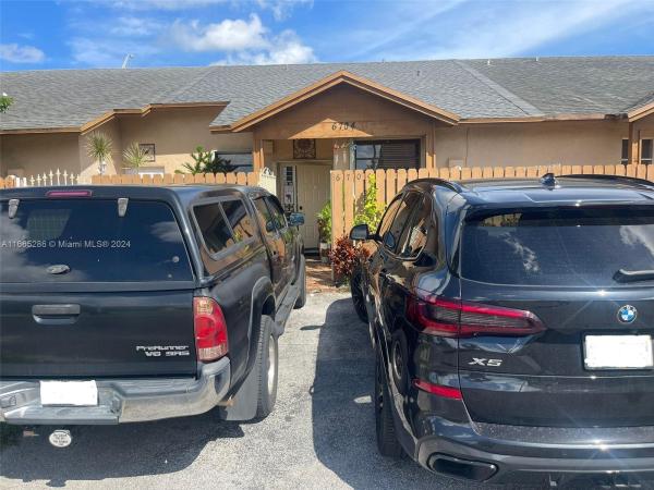 Country Lake Manors Townhomes, 6704 NW 188th Ter, Hialeah, Florida 33015, image 1