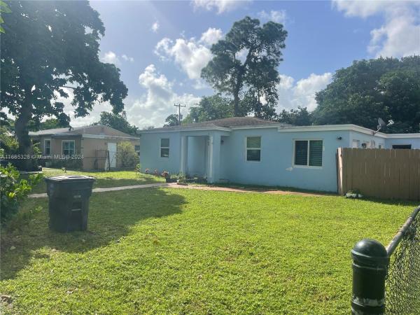 Irons Manor High Pine, 1010 NE 138th St, North Miami, Florida 33161, image 1