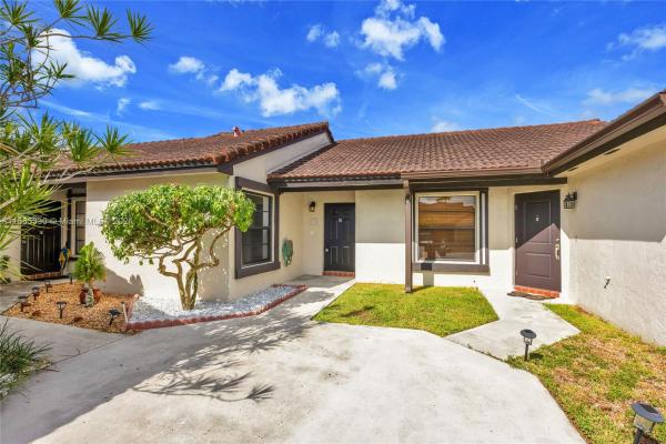 Village Homes At Lakes Of The Meadow, 14980 SW 48th Ter #G-28, Kendall West, Florida 33185, image 1