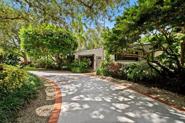 Kendalwood Estates, 8305 SW 116th Ter, Kendall, Florida 33156, image 1