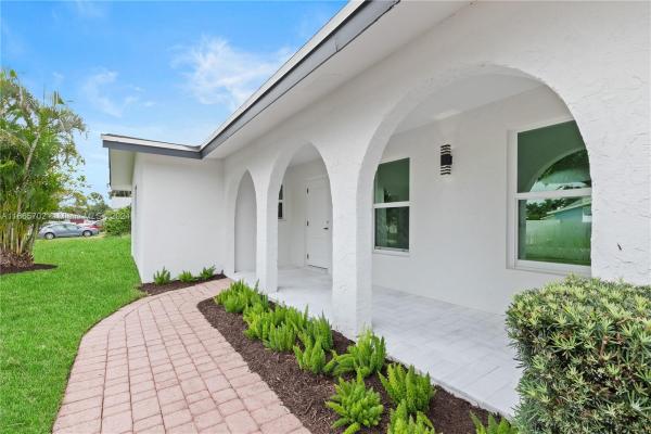 Boca Raton Square, 1780 SW 12th St, Boca Raton, Florida 33486, image 3