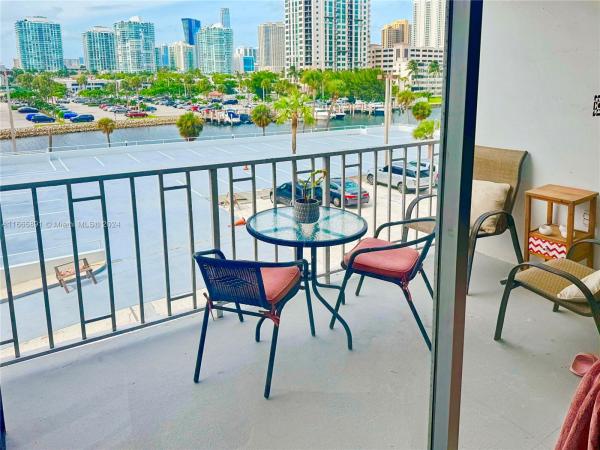Arlen House West, 500 Bayview Dr #325, Sunny Isles Beach, Florida 33160, image 1
