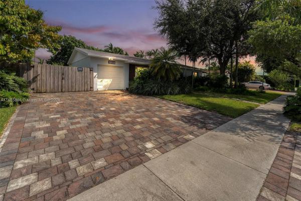 Devon Aire Estates, 12111 SW 106th St, The Crossings, Florida 33186, image 1