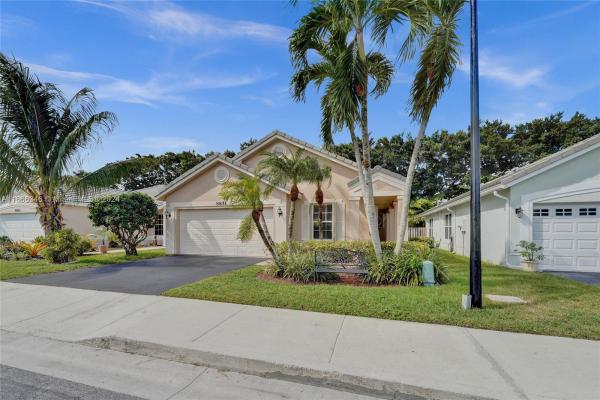 Lake Park, 8851 N Lake Park Cir N, Davie, Florida 33328, image 1