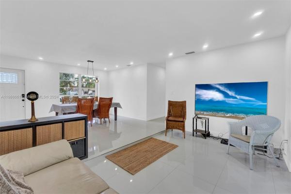 Fontainebleau Gardens, 8330 SW 13th Ter, Westchester, Florida 33144, image 3