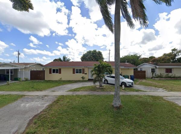 Berkeley Manor, 960 NW 175th St, Miami Gardens, Florida 33169, image 1