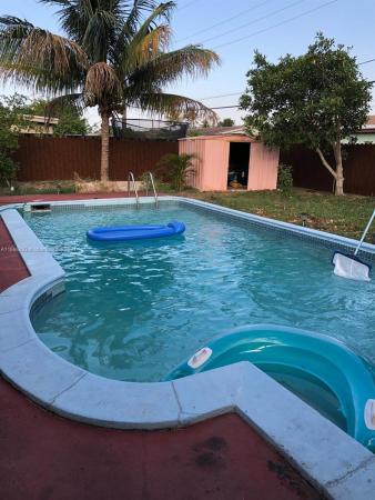 Berkeley Manor, 960 NW 175th St, Miami Gardens, Florida 33169, image 2