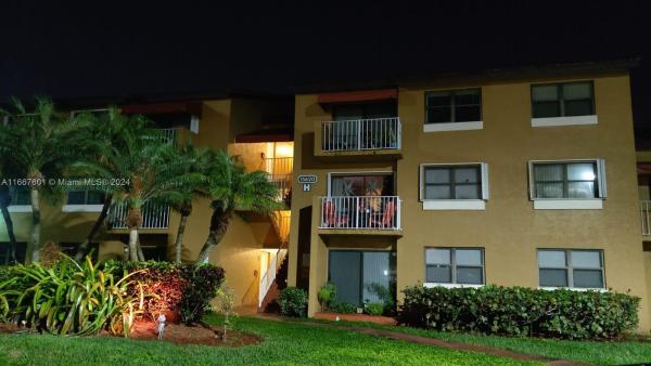 The Courts At Kendall, 15620 SW 80th St #H-107, Kendall West, Florida 33193, image 1