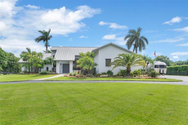 Majestic Groves, 3420 SW 117th Ave, Davie, Florida 33330, image 1