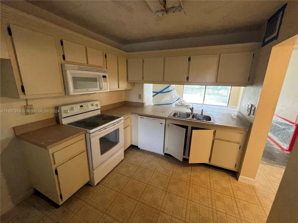 Lakes Of Newport, 7500 NW 1st Ct #202-3, Plantation, Florida 33317, image 1