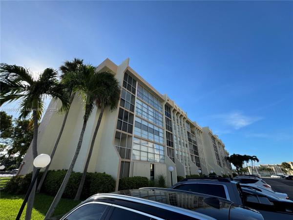 De Soto Park South, 601 Three Islands Blvd #108, Hallandale Beach, Florida 33009, image 1