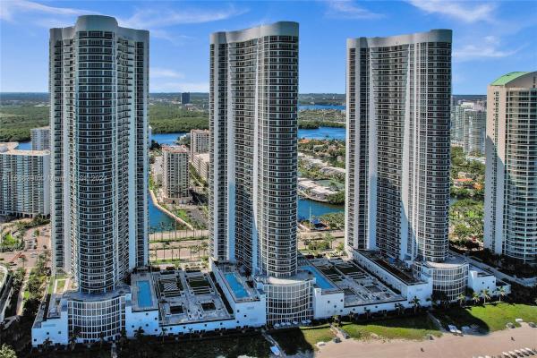 Tdr Tower 2, 15901 Collins Ave #4206, Sunny Isles Beach, Florida 33160, image 2