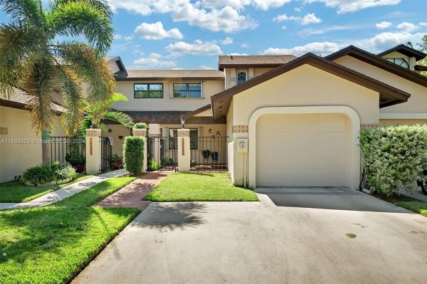 Valencia Townhomes, 10080 SW 137th Ct #10080, The Hammocks, Florida 33186, image 1