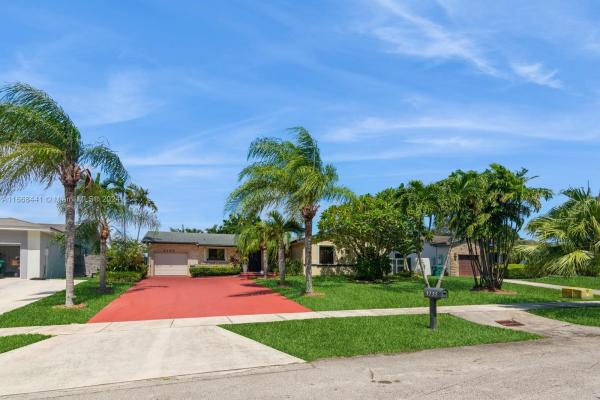 Old Cutler Common, 9755 SW 215th Ln, Cutler Bay, Florida 33189, image 1