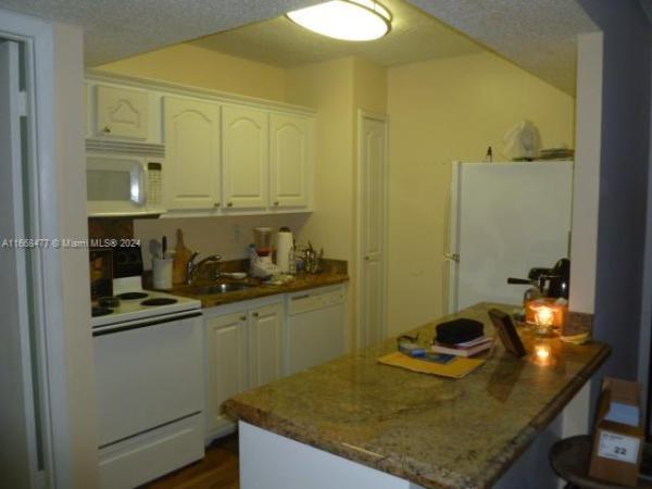 University Trail, 870 SW 129th Pl #106, Tamiami, Florida 33184, image 1