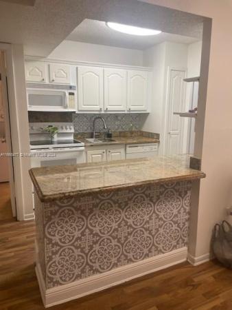 University Trail, 870 SW 129th Pl #106, Tamiami, Florida 33184, image 3