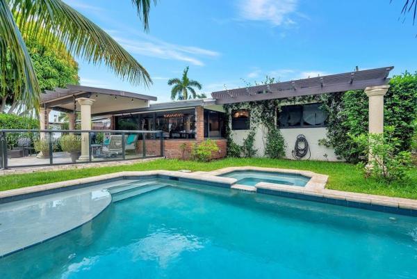 Pompano Isles, 2720 SE 14th St, Pompano Beach, Florida 33062, image 1