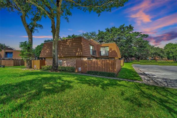 Camelot Gardens, 2572 Camelot Ct #., Cooper City, Florida 33026, image 1