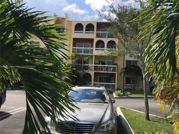 Village Of Kings Creek, 7815 Camino Real #I 202, Glenvar Heights, Florida 33143, image 3