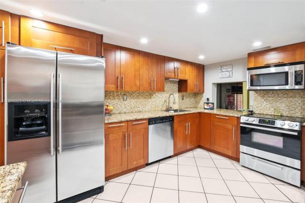Courts Of Inverrary, 6675 Racquet Club Dr #186, Lauderhill, Florida 33319, image 1