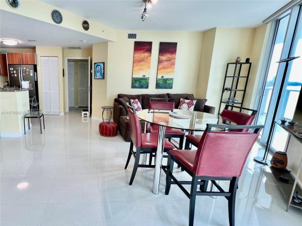Met 1, 300 S Biscayne Blvd #1508, Miami, Florida 33131, image 2