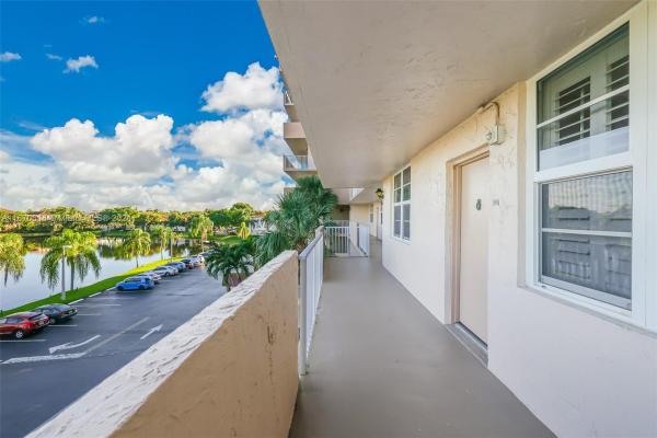 Coronado At Jacaranda, 250 Jacaranda Dr #409, Plantation, Florida 33324, image 1