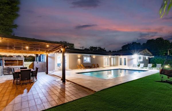 Skylake Manors, 1800 NE 199th St, Ojus, Florida 33179, image 1