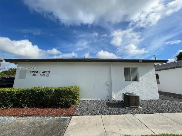 6921 Pembroke Rd #6921, Pembroke Pines, Florida 33023, image 1