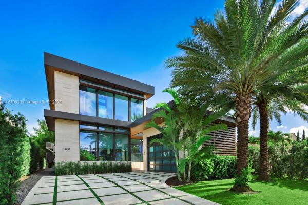 Sunset Lake, 2051 N Bay Rd, Miami Beach, Florida 33140, image 1