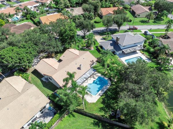 Waterford, 15030 E Waterford Dr, Davie, Florida 33331, image 2