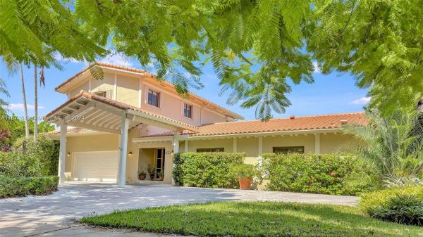 Biscayne Key Estates, 269 W Mashta Dr, Key Biscayne, Florida 33149, image 1